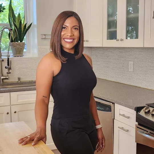 Giselle Diaz, Agent in  - Compass