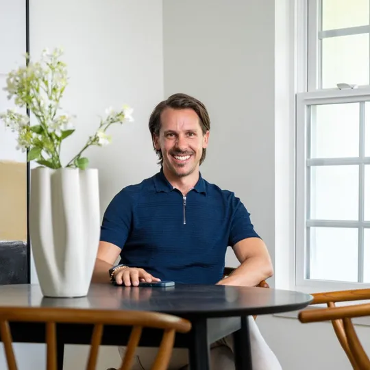 Brett Caviness, Agent in  - Compass