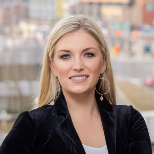 Olivia Farrell, Agent in  - Compass