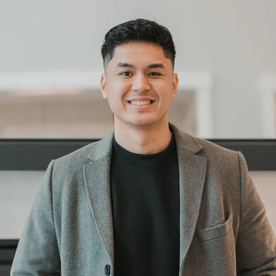 Justin Edralin, Agent in  - Compass