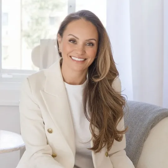 Maria Paula Daza, Agent in  - Compass