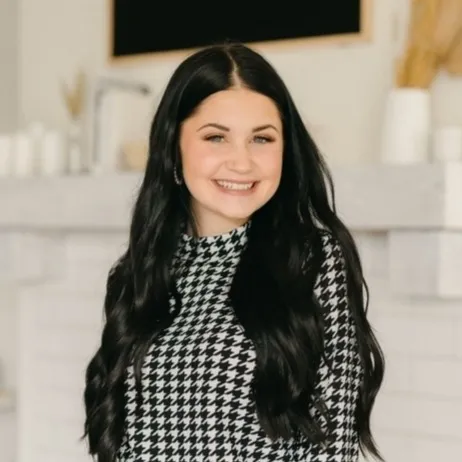 Ellie Babineaux, Agent in  - Compass