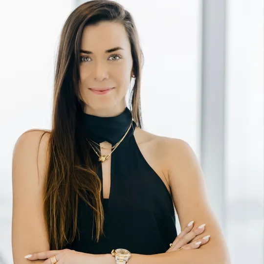 Carolina Arenas, Agent in  - Compass