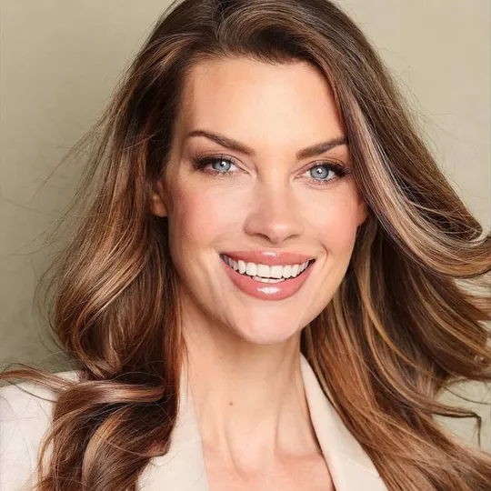 Maggie Lacamp, Agent in  - Compass