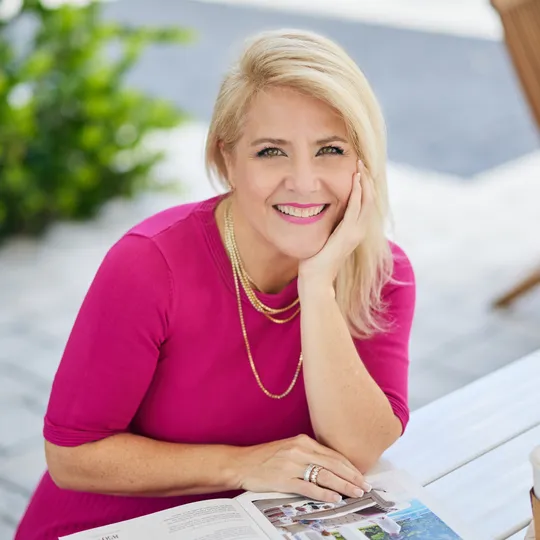 Elaine Kauffmann, Agent in  - Compass