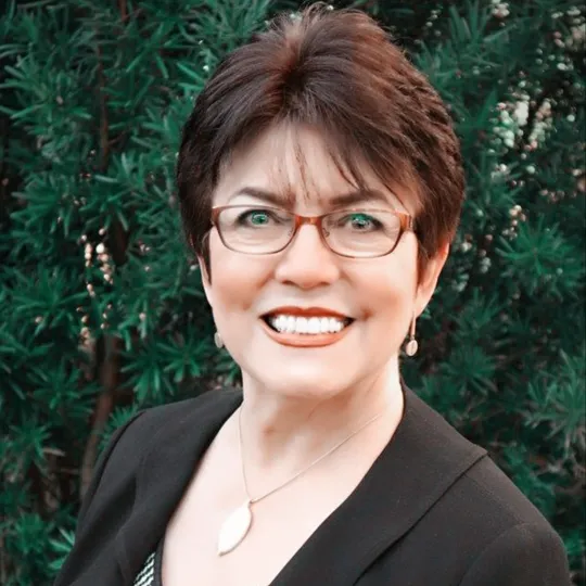 Germaine Kennon, Agent in  - Compass