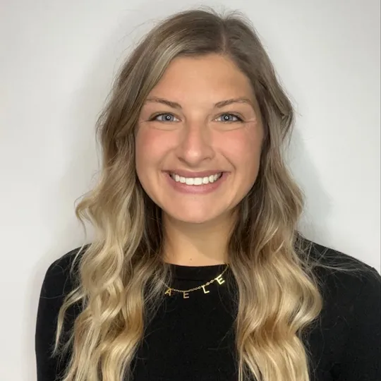 Tori Morgenroth, Agent in  - Compass