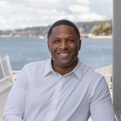 Bowie Gardley, Agent in  - Compass