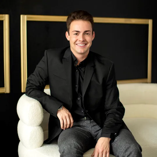 Justin Mueller, Agent in  - Compass