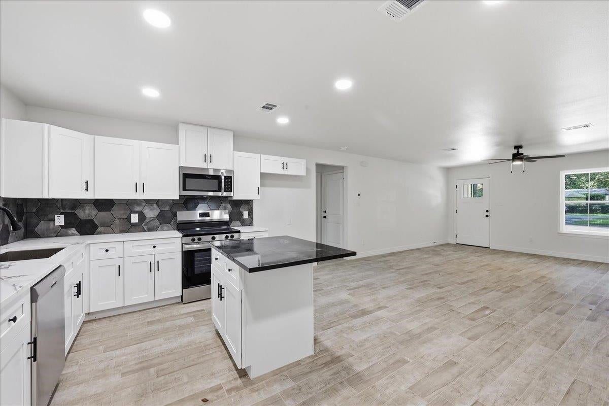 685 East Tram Road Vidor, TX 77662 - Photo 10 of 25 Gallery Image 10
