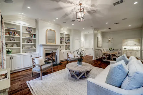 $450,000 | 6599 Bayou Glen Road, Houston, TX 77057