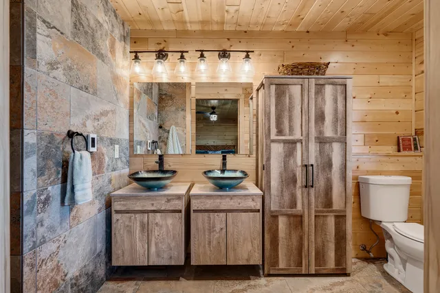 $879,000 | W902 County Road A, Burns, WI 54644