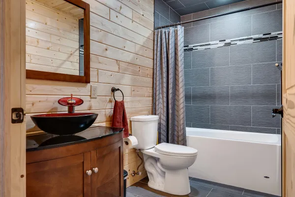 $879,000 | W902 County Road A, Burns, WI 54644