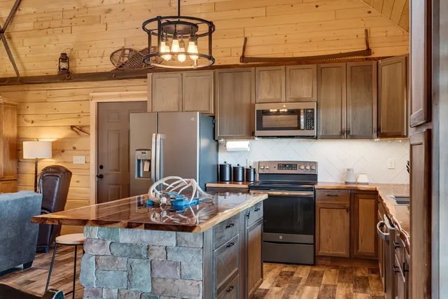 $879,000 | W902 County Road A, Burns, WI 54644