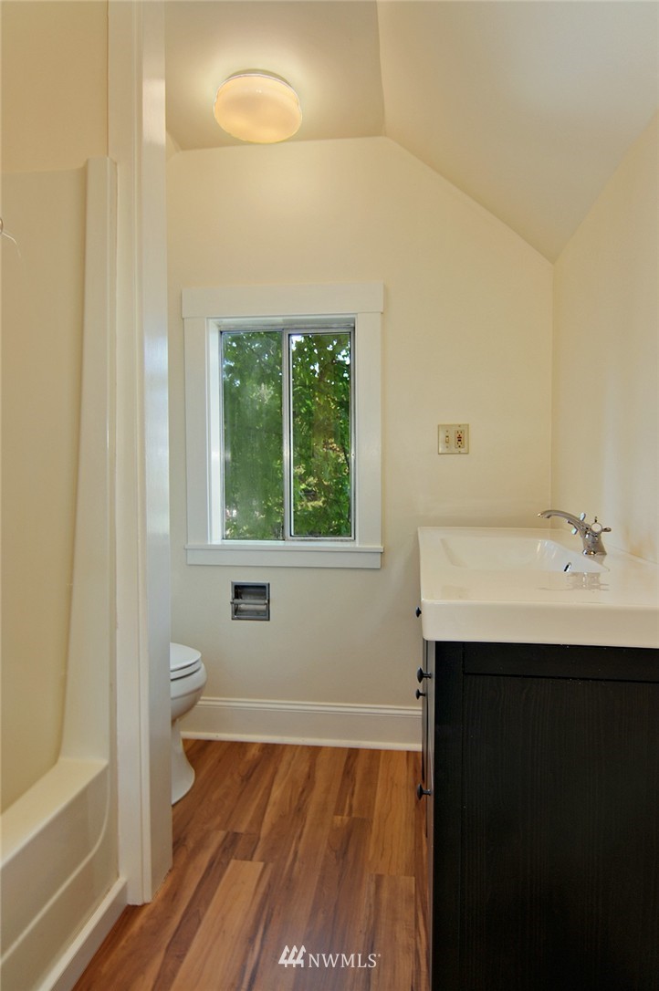 702 North 59th Street Seattle, WA 98103 - Photo 14 of 22