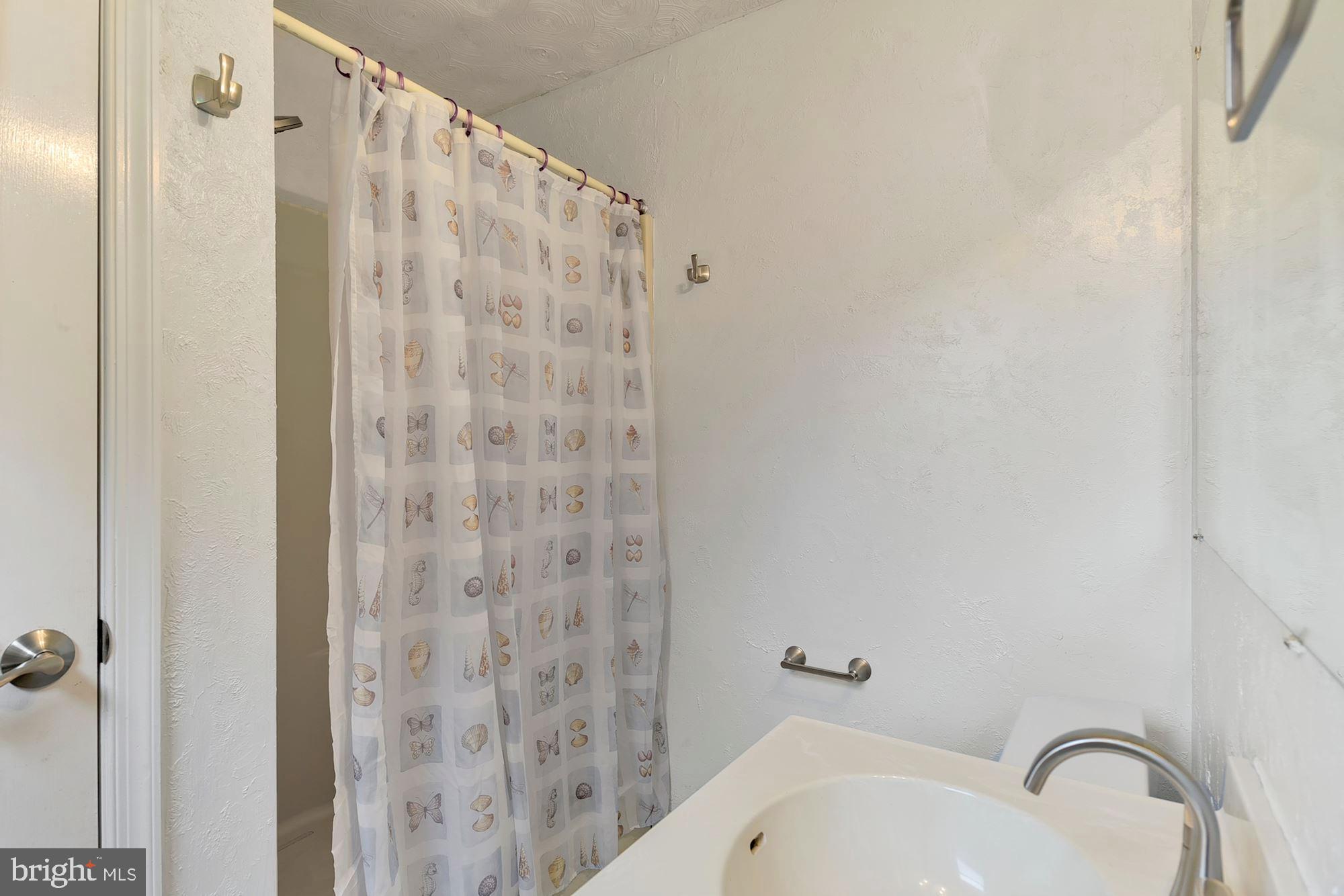 162 Sullivan Road Westminster, MD 21157 - Photo 20 of 35 Master bathroom