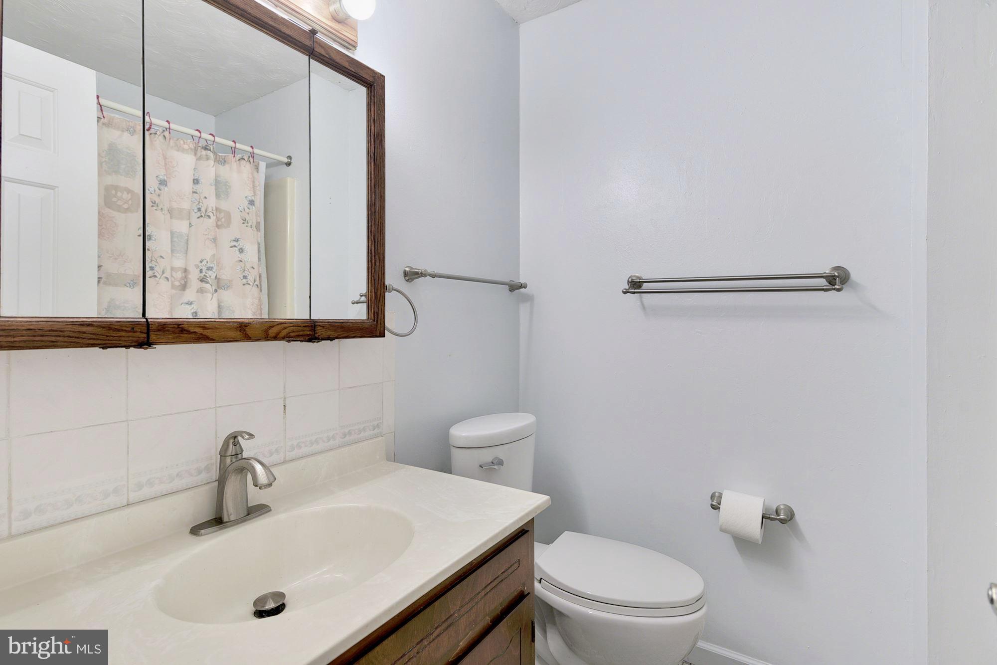 162 Sullivan Road Westminster, MD 21157 - Photo 23 of 35 Upper level hall bathroom
