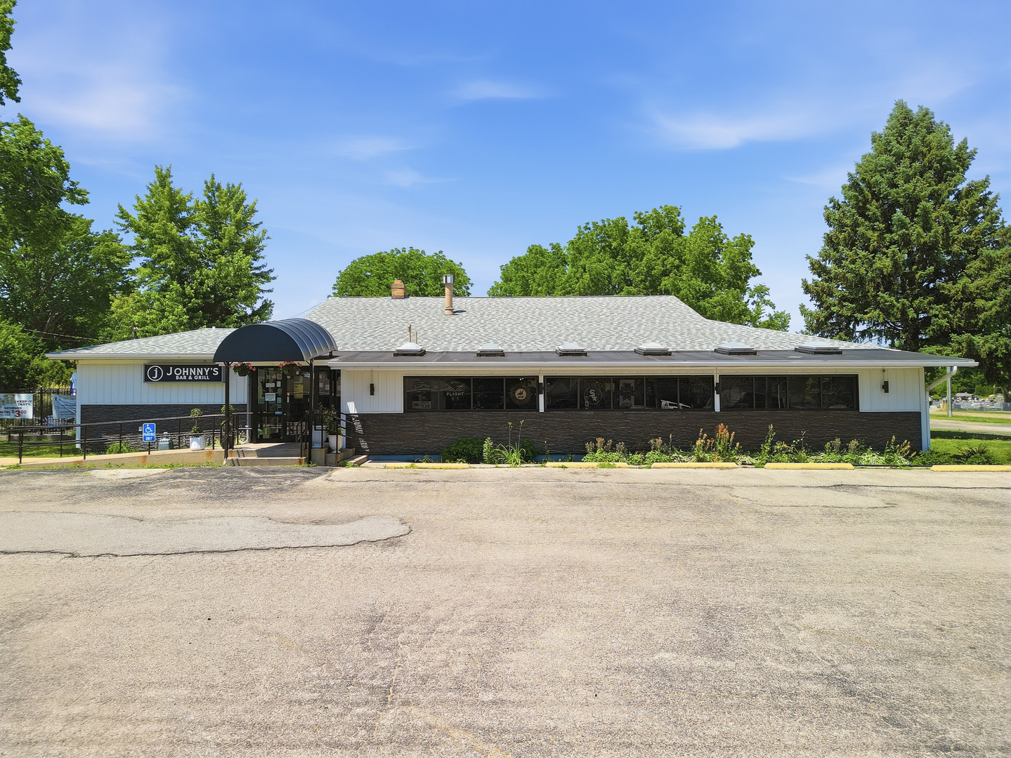 707 Freeport Road Sterling, IL 61081 - Photo 1 of 49