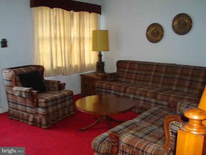 4436 Cedar Garden Road Baltimore, MD 21229 - Photo 2 of 27 Living Room