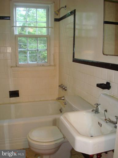 4436 Cedar Garden Road Baltimore, MD 21229 - Photo 15 of 27 Bath #1