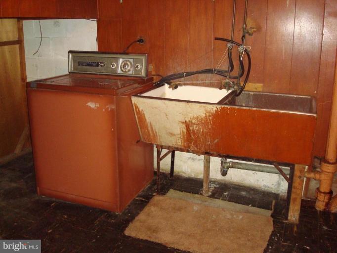 4436 Cedar Garden Road Baltimore, MD 21229 - Photo 19 of 27 Laundry Area 1