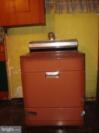 4436 Cedar Garden Road Baltimore, MD 21229 - Photo 20 of 27 Laundry Area 2