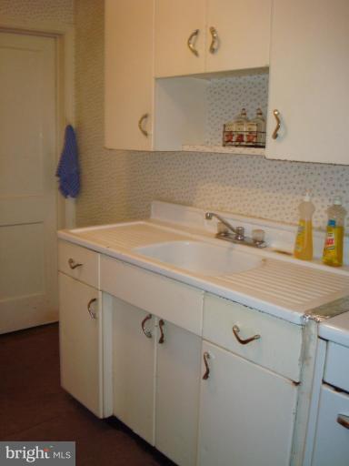 4436 Cedar Garden Road Baltimore, MD 21229 - Photo 7 of 27 Kitchen