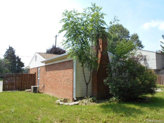 21814 Wick Road Taylor, MI 48180 - Photo 4 of 28 261-929760 back (2).jpg