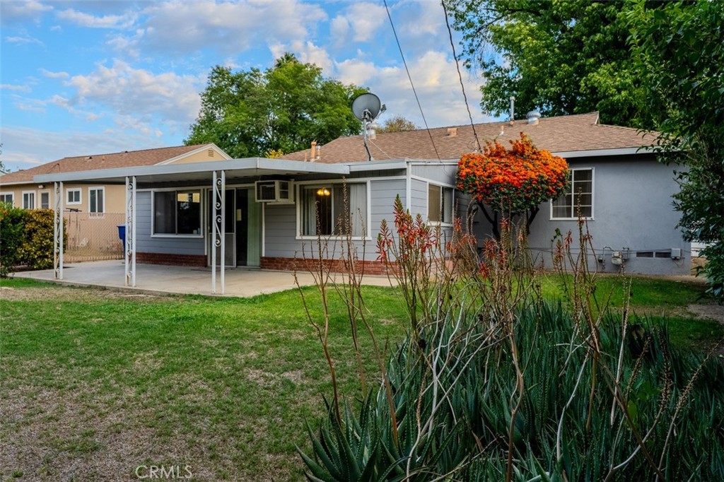 7859 Sycamore Avenue Riverside, CA 92504 - Photo 26 of 29 a backyard of a house with plants and outdoor seating