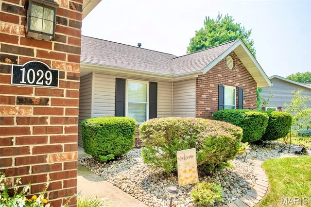 $310,000 | 1029 Andra Drive, Maryville, IL 62062