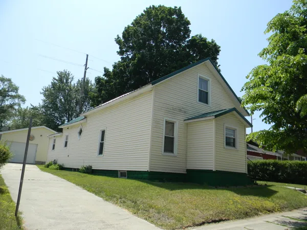 $165,000 | 302 1st Street, Ludington, MI 49431