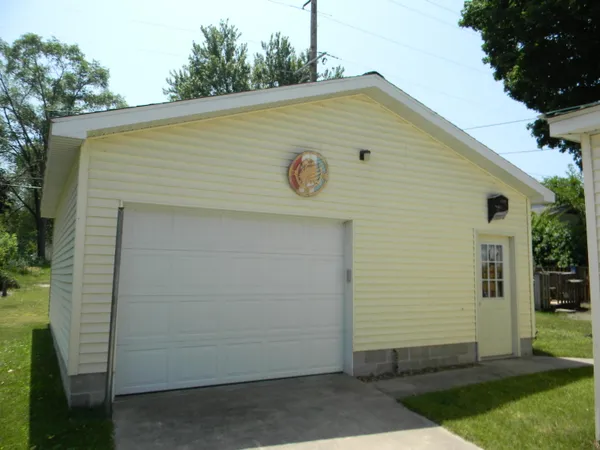 $165,000 | 302 1st Street, Ludington, MI 49431
