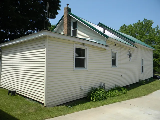 $165,000 | 302 1st Street, Ludington, MI 49431