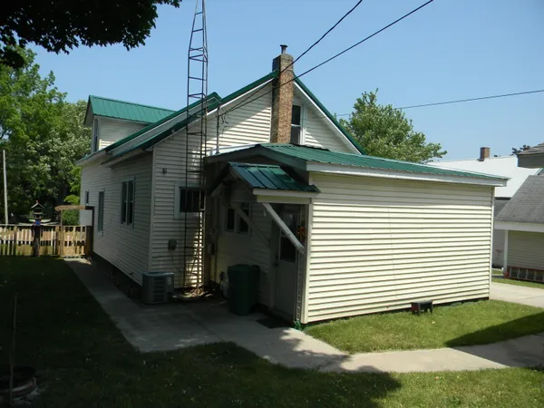 $165,000 | 302 1st Street, Ludington, MI 49431