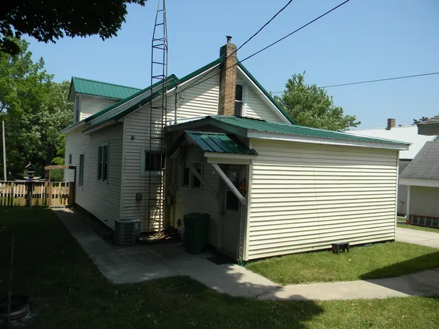 $165,000 | 302 1st Street, Ludington, MI 49431