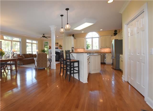 2872 Sulphur Springs Road Murfreesboro, TN 37129 - Photo 11 of 20 Bright and open eat-in kitchen and dining area.