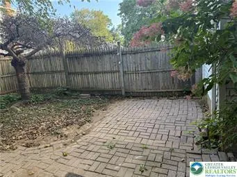 $1,899 | 258 Nazareth Pike, Bethlehem, PA 18020
