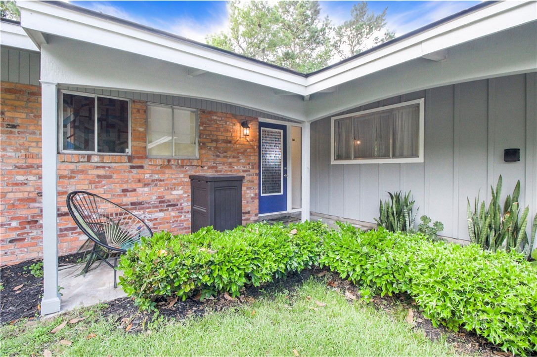 320 Windsor Road Savannah, GA 31419 - Photo 2 of 34