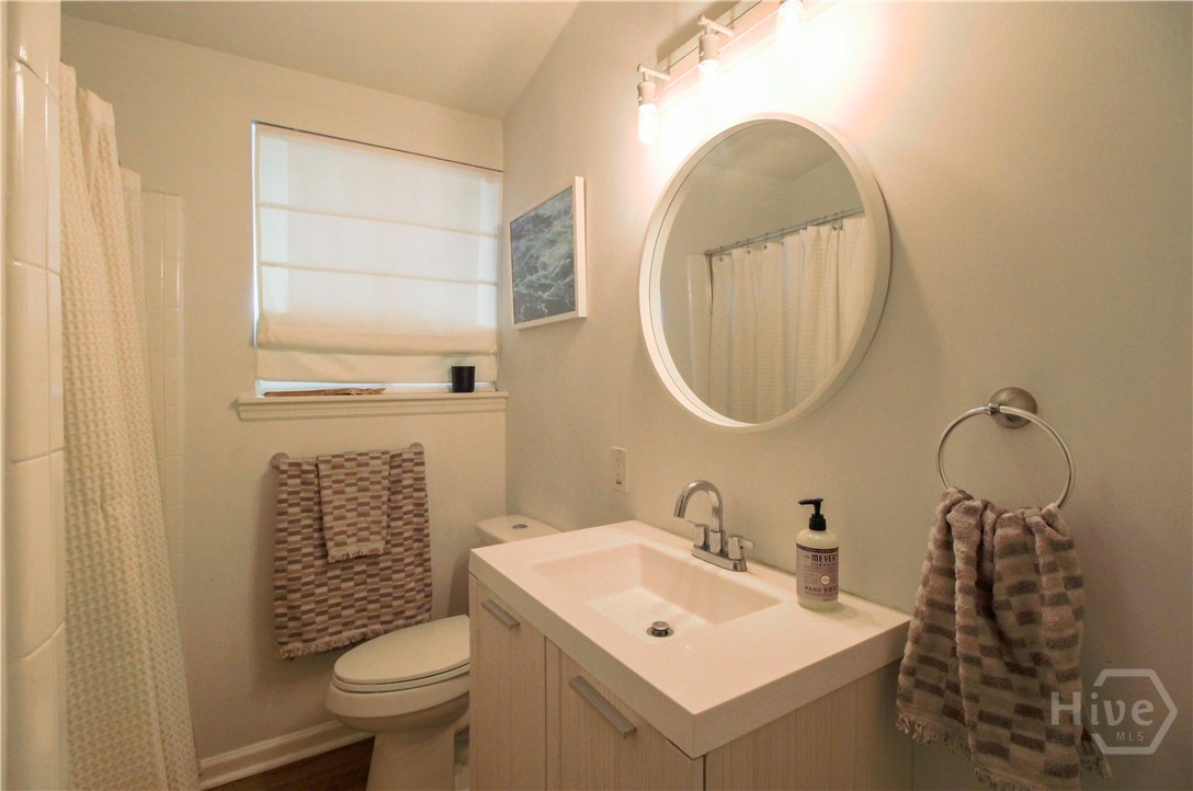 320 Windsor Road Savannah, GA 31419 - Photo 23 of 34 Guest Bathroom