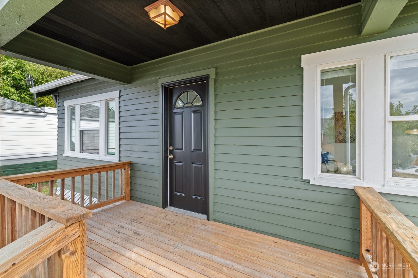 4964 Lewis Place Southwest Seattle, WA 98116 - Photo 3 of 36 Gallery Image 3