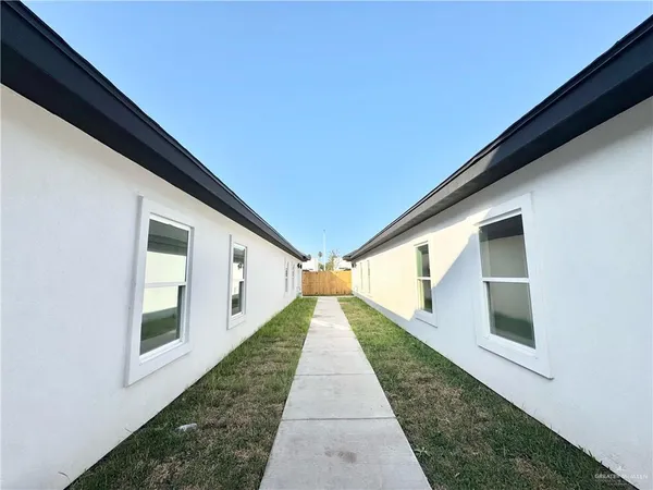$1,400 | 2103 Selena Street, Unit 4, Mission, TX 78572