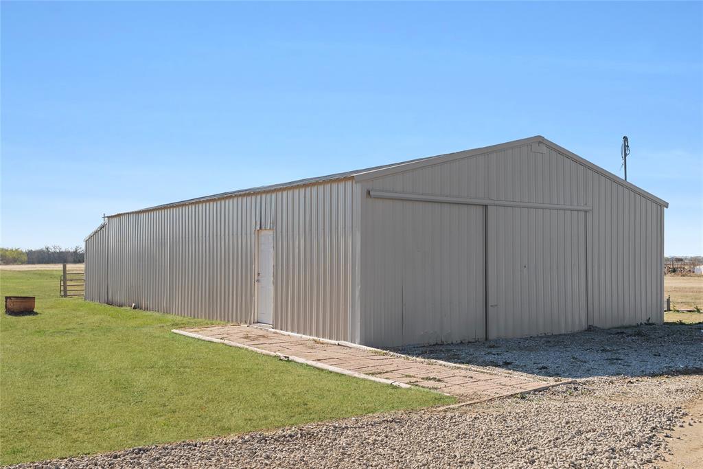 846 Old Tioga Road Gunter, TX 75058 - Photo 29 of 38 a backyard of a house