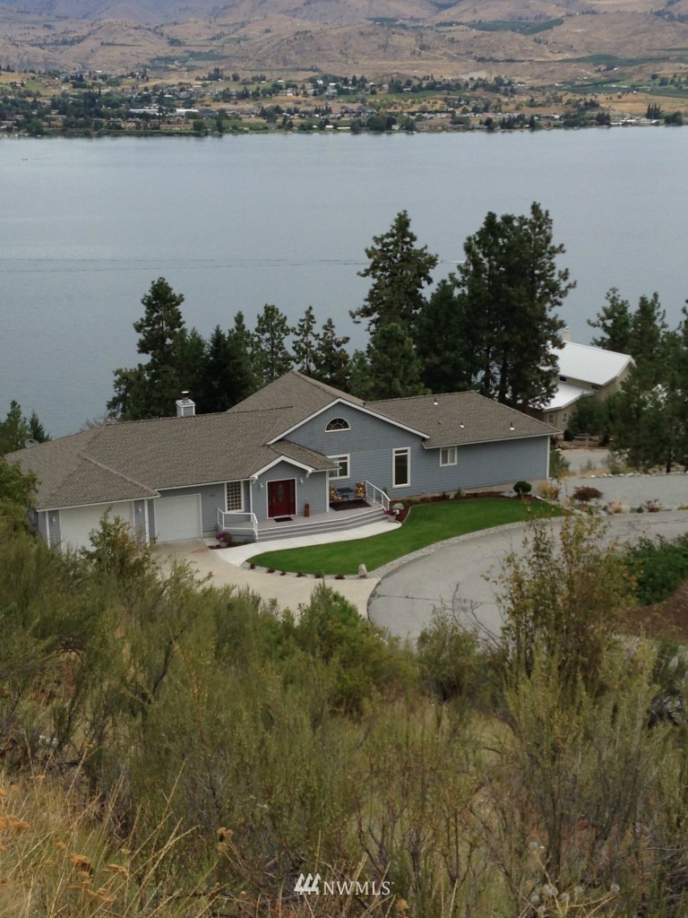 4407 South Lakeshore Road Chelan, WA 98816 - Photo 1 of 24 Gallery Image 1