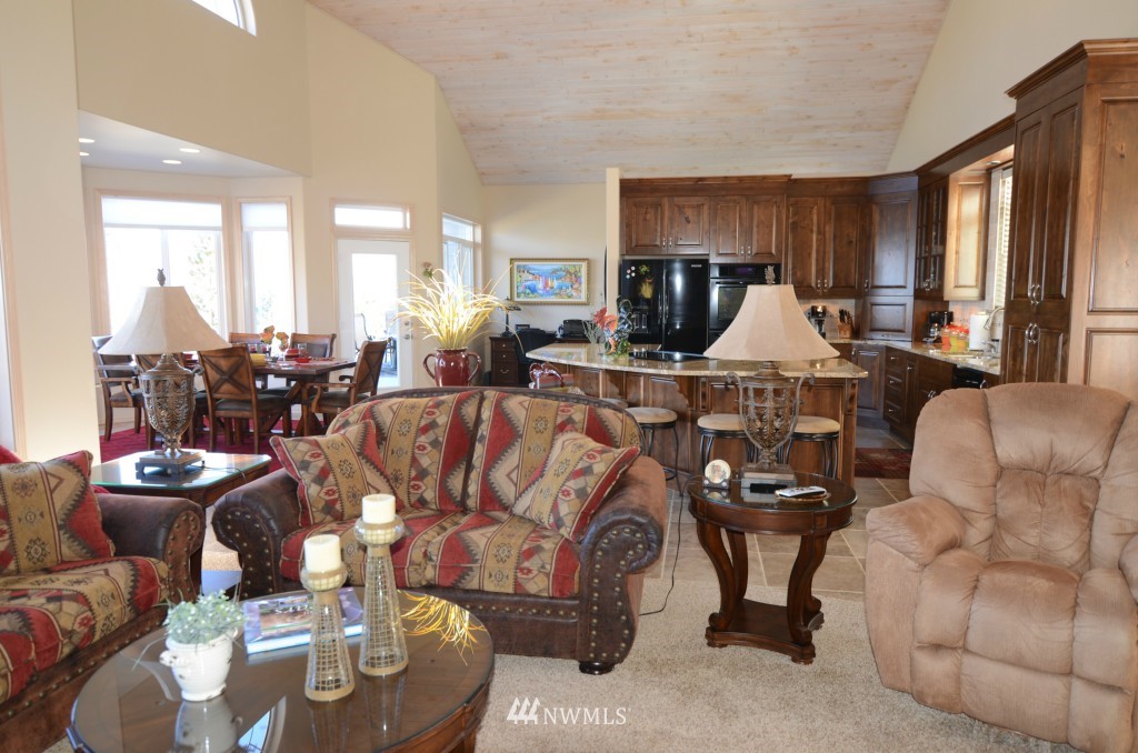 4407 South Lakeshore Road Chelan, WA 98816 - Photo 11 of 24 Gallery Image 11