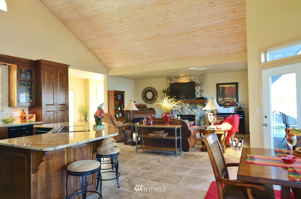 4407 South Lakeshore Road Chelan, WA 98816 - Photo 13 of 24 Gallery Image 13