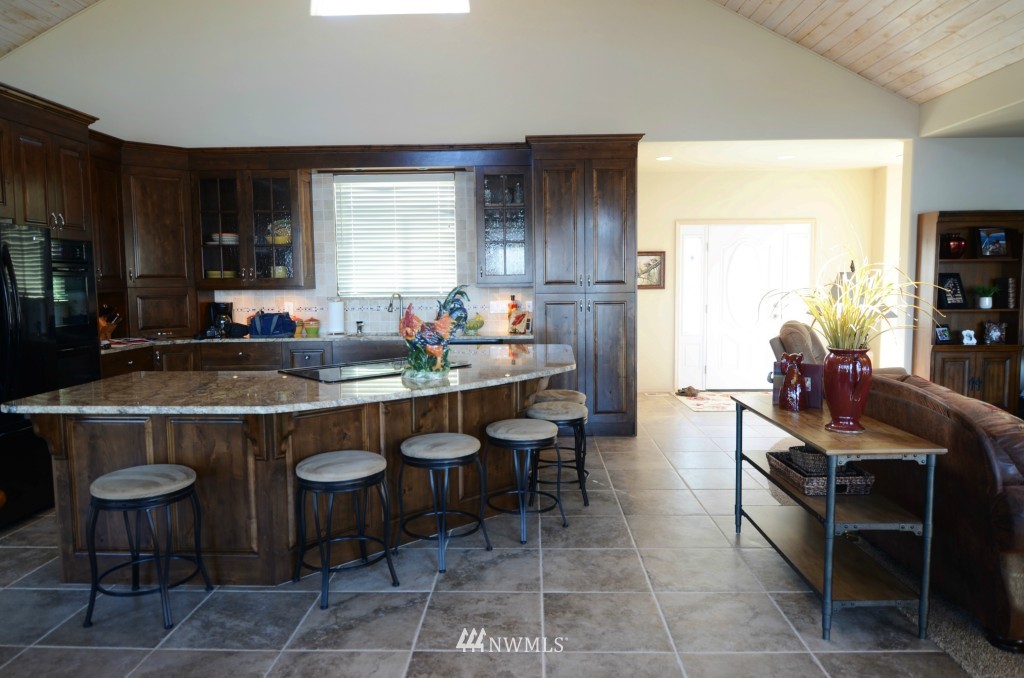 4407 South Lakeshore Road Chelan, WA 98816 - Photo 14 of 24 Gallery Image 14