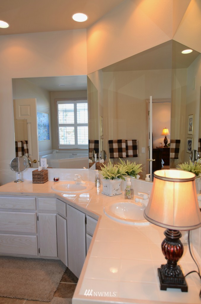 4407 South Lakeshore Road Chelan, WA 98816 - Photo 18 of 24 Gallery Image 18