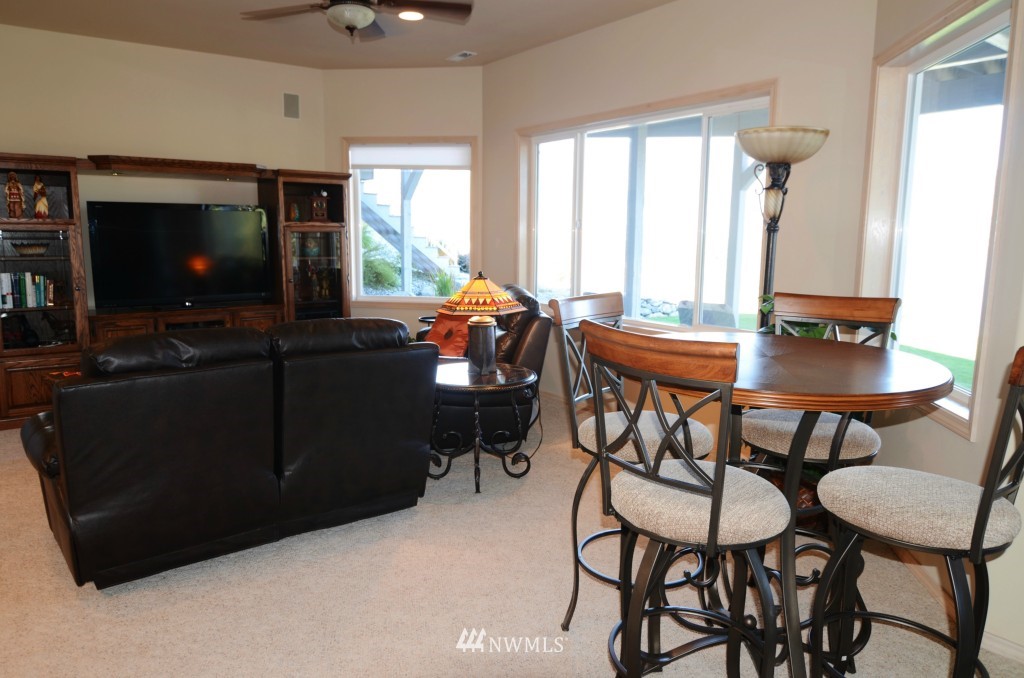 4407 South Lakeshore Road Chelan, WA 98816 - Photo 19 of 24 Gallery Image 19