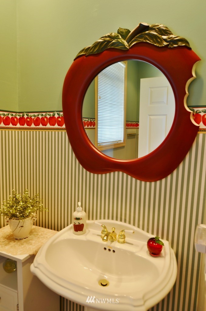 4407 South Lakeshore Road Chelan, WA 98816 - Photo 23 of 24 Gallery Image 23