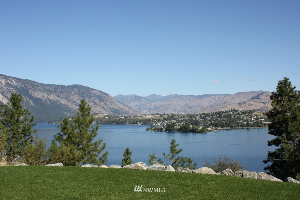 4407 South Lakeshore Road Chelan, WA 98816 - Photo 5 of 24 Gallery Image 5